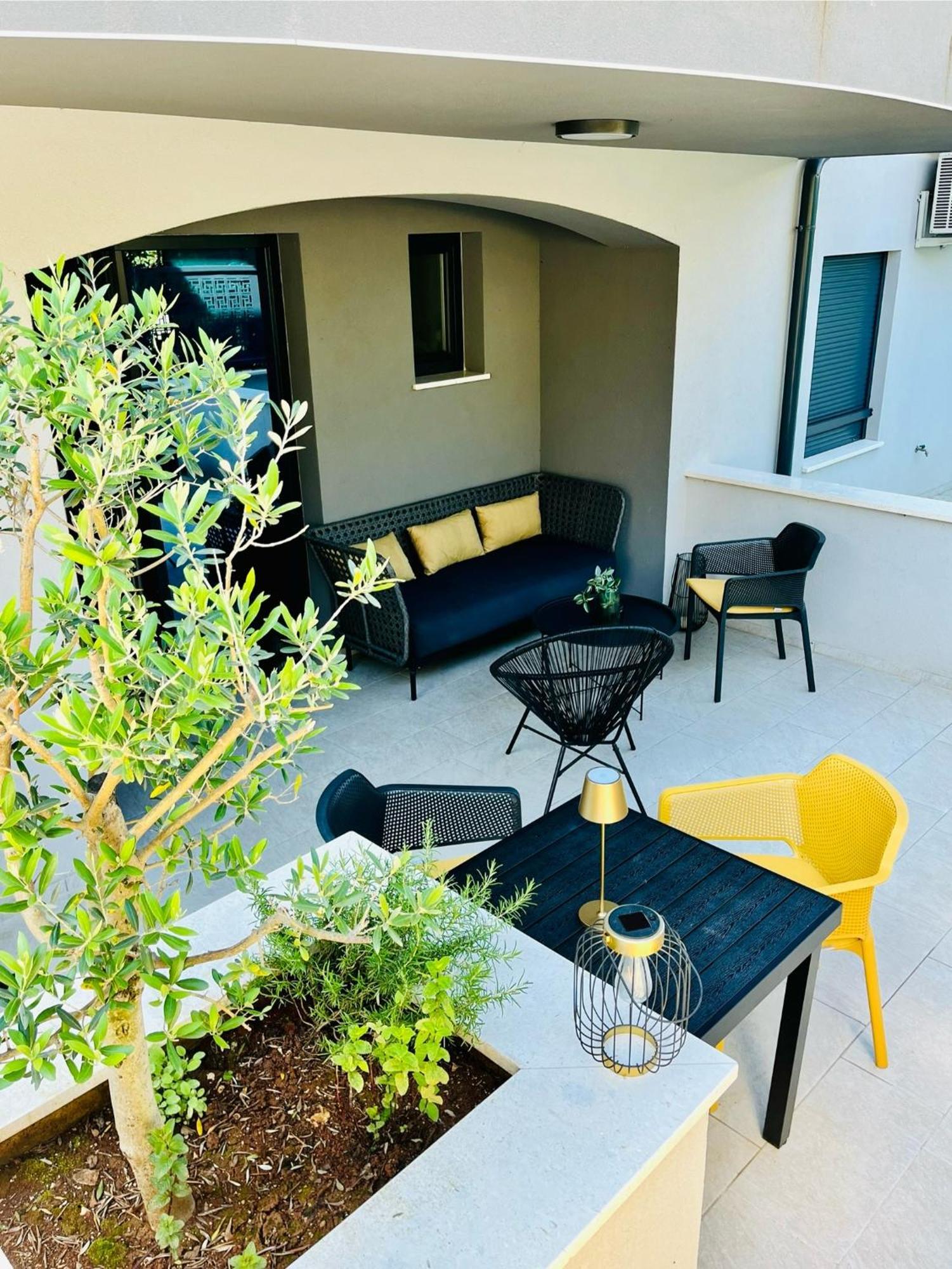 Colibri-Design&Beach Appartement Mit 40M2 Terrasse Und 2 Sups Pjescana Uvala Exterior photo